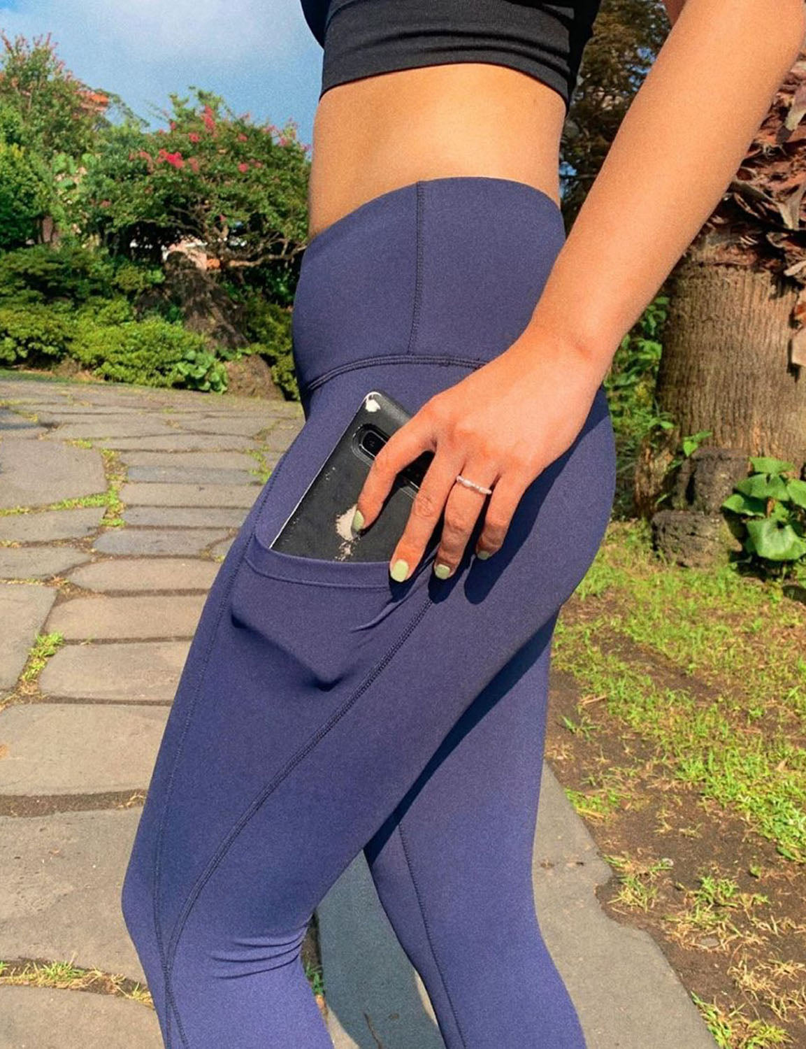 High Waist Side Pockets Gym Pants navy 75% Nylon, 25% Spandex Fabric doesn't attract lint easily 4-way stretch No see-through Moisture-wicking Tummy control Inner pocket