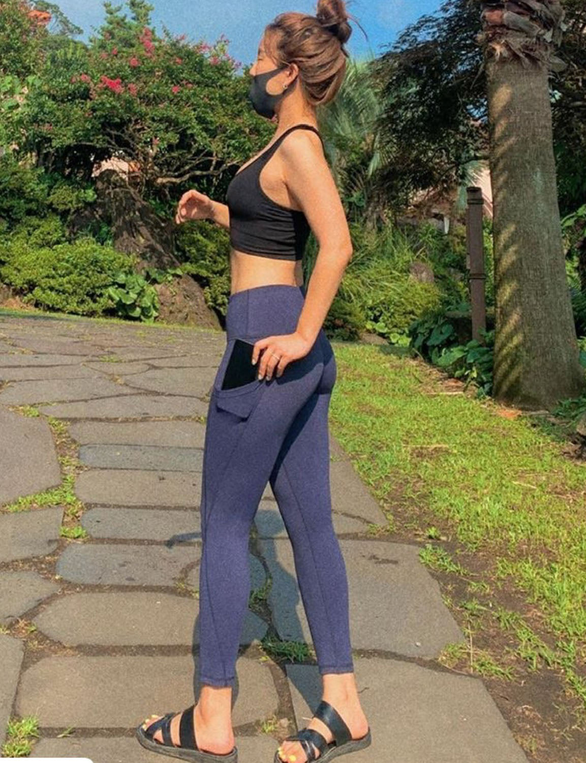 High Waist Side Pockets Gym Pants navy 75% Nylon, 25% Spandex Fabric doesn't attract lint easily 4-way stretch No see-through Moisture-wicking Tummy control Inner pocket
