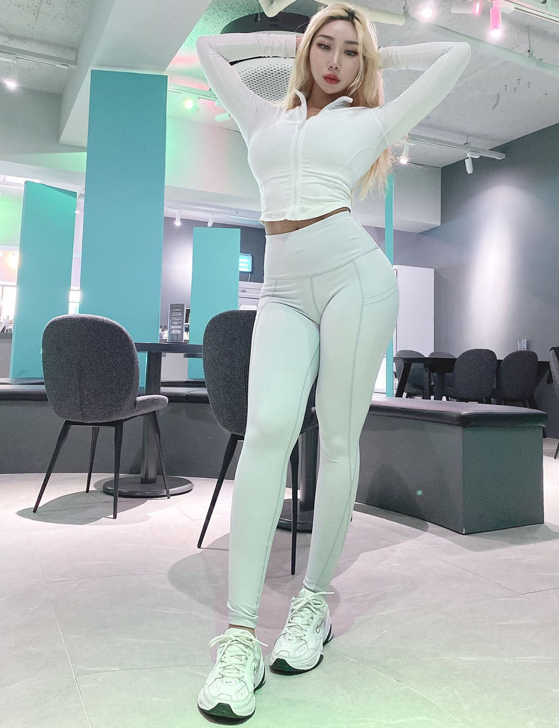 High Waist Side Pockets Gym Pants lightgray 75% Nylon, 25% Spandex Fabric doesn't attract lint easily 4-way stretch No see-through Moisture-wicking Tummy control Inner pocket