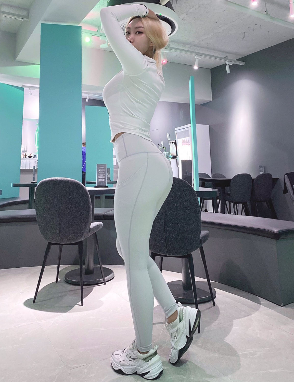 High Waist Side Pockets Gym Pants lightgray 75% Nylon, 25% Spandex Fabric doesn't attract lint easily 4-way stretch No see-through Moisture-wicking Tummy control Inner pocket