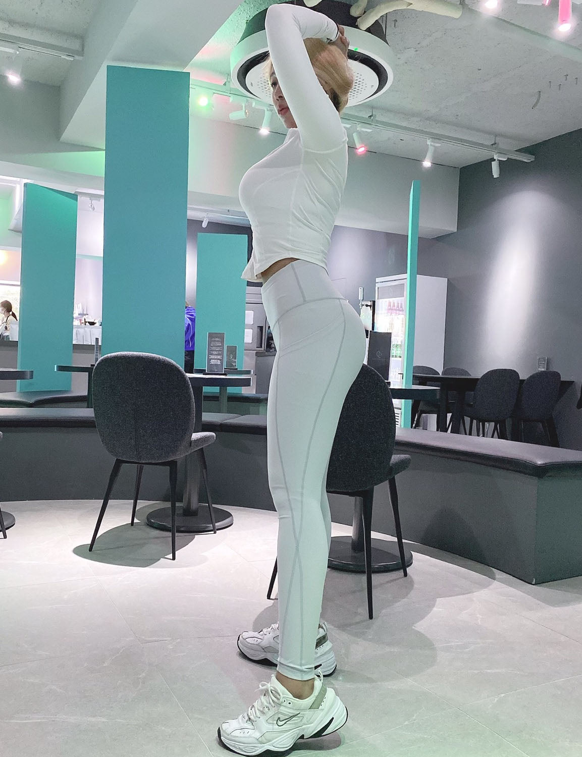 High Waist Side Pockets Gym Pants lightgray 75% Nylon, 25% Spandex Fabric doesn't attract lint easily 4-way stretch No see-through Moisture-wicking Tummy control Inner pocket