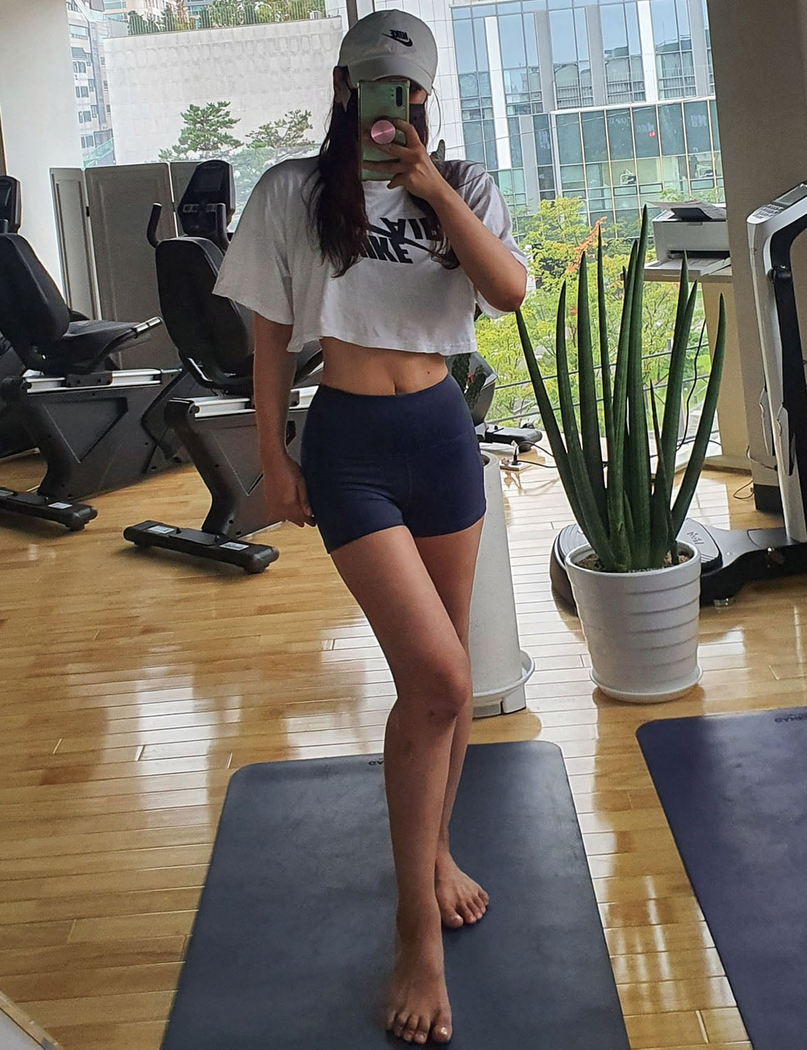 2.5" Side Pockets Biking Shorts darknavy Sleek, soft, smooth and totally comfortable: our newest sexy style is here. Softest-ever fabric High elasticity High density 4-way stretch Fabric doesn't attract lint easily No see-through Moisture-wicking Machine wash 78% Polyester, 22% Spandex