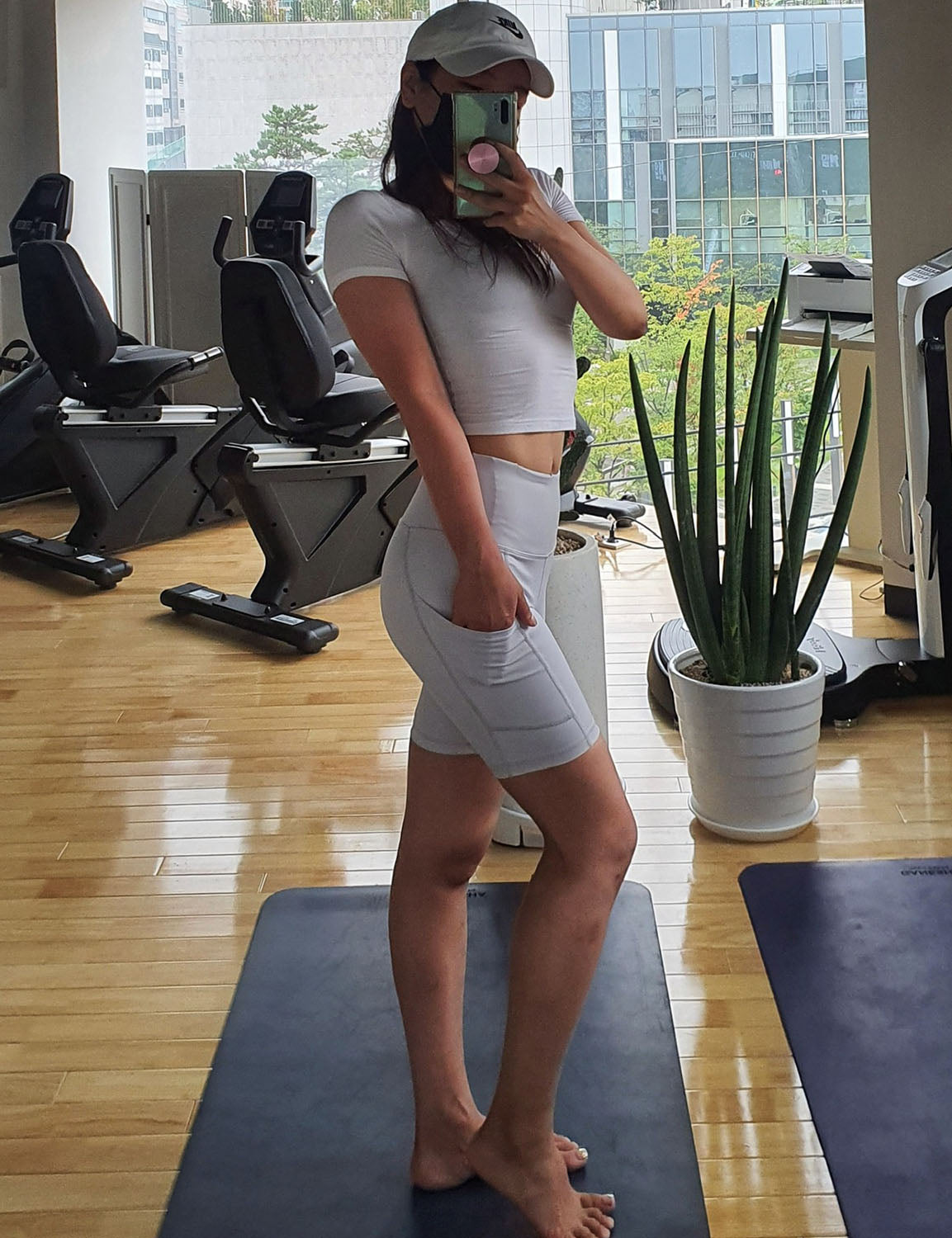 8" Side Pockets Biking Shorts lightgray Sleek, soft, smooth and totally comfortable: our newest style is here. Softest-ever fabric High elasticity High density 4-way stretch Fabric doesn't attract lint easily No see-through Moisture-wicking Machine wash 75% Nylon, 25% Spandex