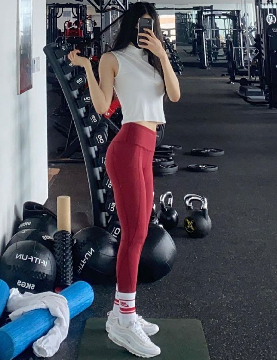 High Waist Side Pockets Gym Pants cherryred 75% Nylon, 25% Spandex Fabric doesn't attract lint easily 4-way stretch No see-through Moisture-wicking Tummy control Inner pocket