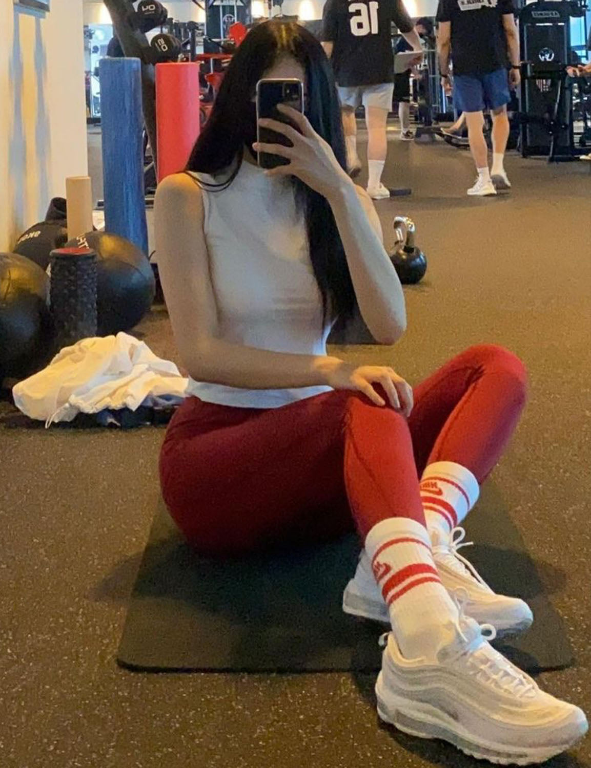 High Waist Side Pockets Gym Pants cherryred 75% Nylon, 25% Spandex Fabric doesn't attract lint easily 4-way stretch No see-through Moisture-wicking Tummy control Inner pocket