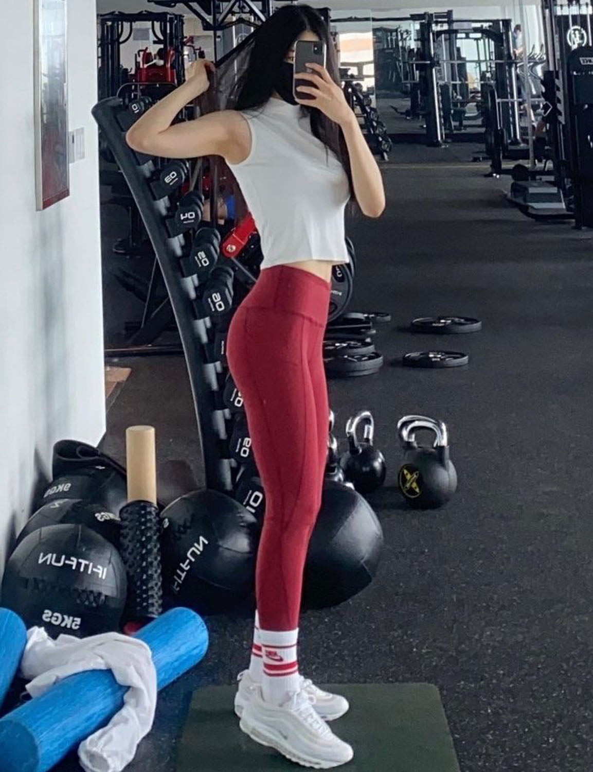 High Waist Side Pockets Gym Pants cherryred 75% Nylon, 25% Spandex Fabric doesn't attract lint easily 4-way stretch No see-through Moisture-wicking Tummy control Inner pocket